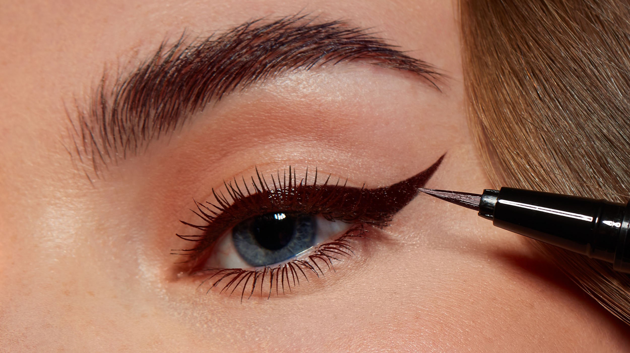 Classic Winged Eyeliner: Techniques And Tricks
