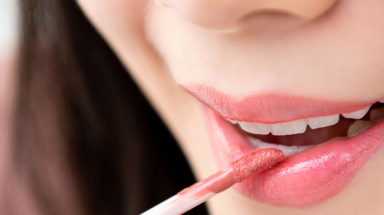 Liquid Lipstick Vs. Traditional: Stylish.ae Weighs In