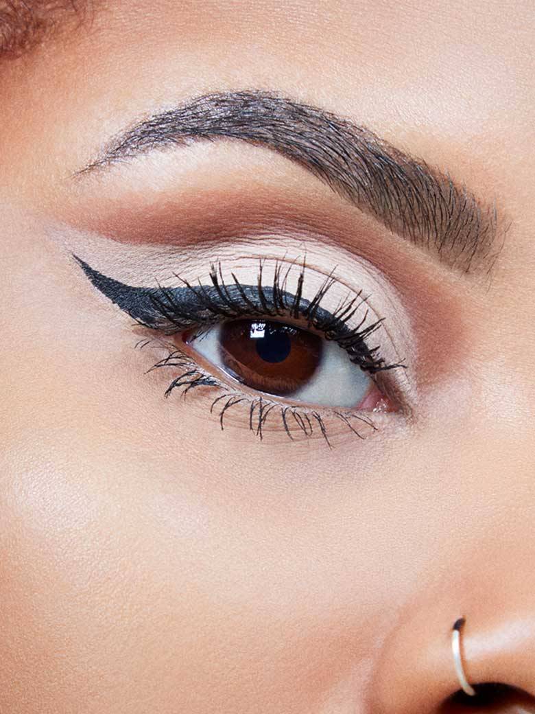 Master The Cut Crease With Stylish.aes Expert Tips
