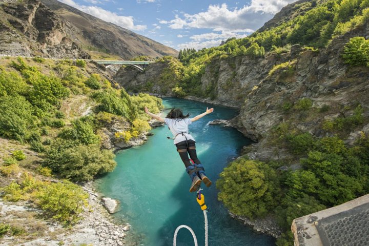 Stylish.ae Adventures: Bungee Jumping Off New Zealands Highest Cliff!