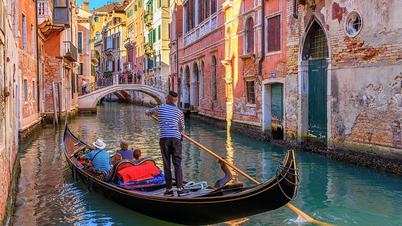 Stylish.ae Saga: Navigating The Canals Of Venice In A Gondola!