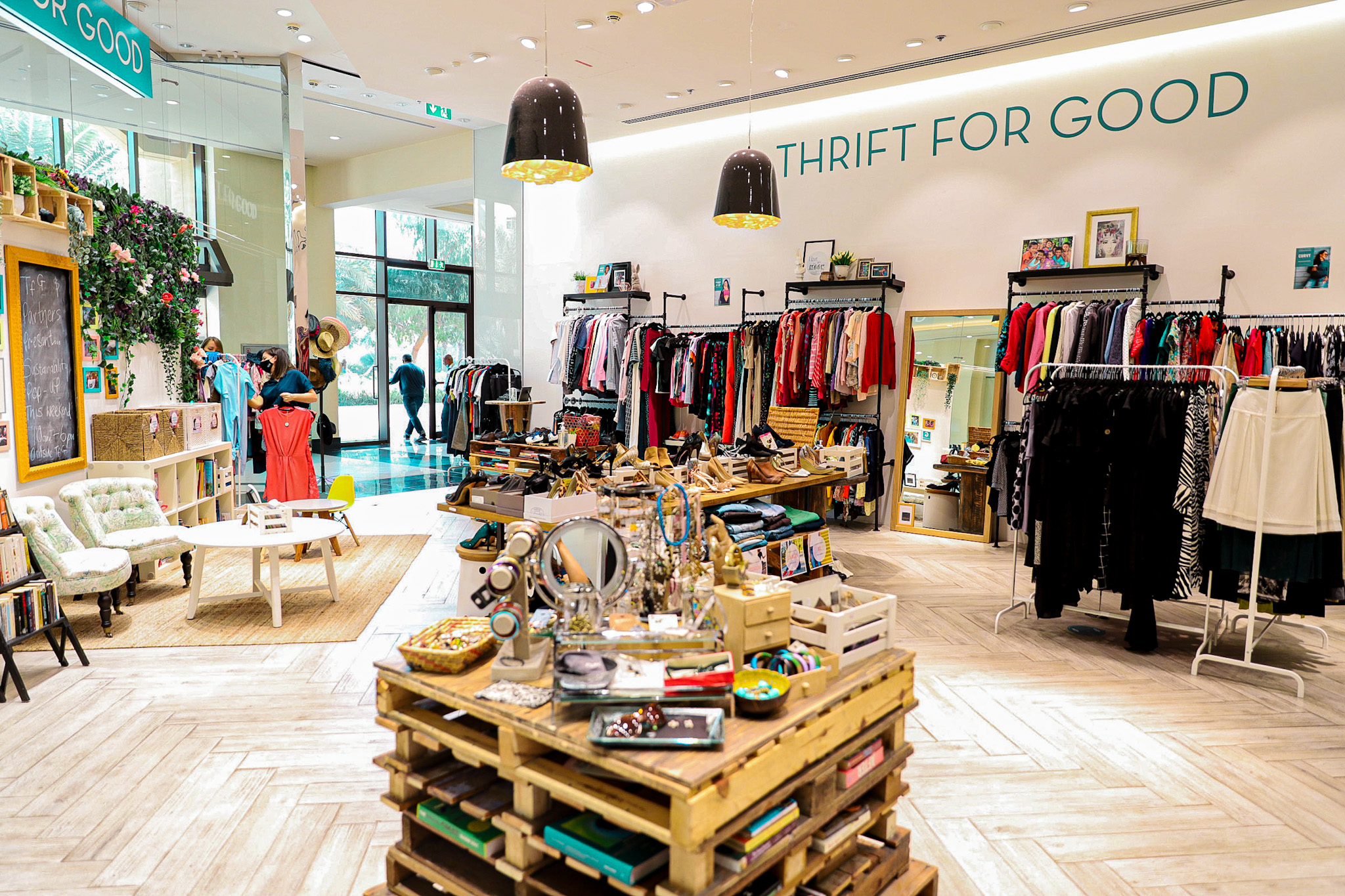 Stylish.ae Uncovers: Vintage Shops And Thrift Stores In Dubai