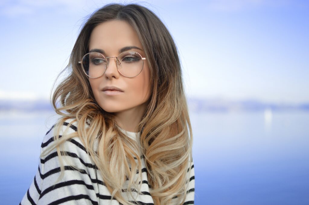 Face Makeup And Glasses: Tips For Spectacle Wearers By Stylish.ae