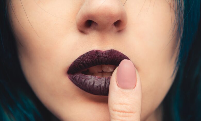 Coordinating Lips and Nails Colors